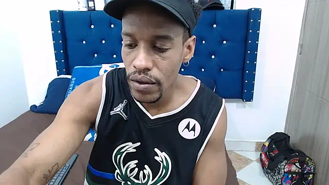Snapshot of Salomon_koude chatting on December 12, 11:47 pm Salomon koude online show from December 12, 11:47 pm