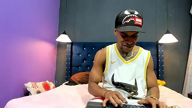 Snapshot of Salomon_koude chatting on October 8, 8:24 pm Salomon koude online show from October 8, 8:24 pm