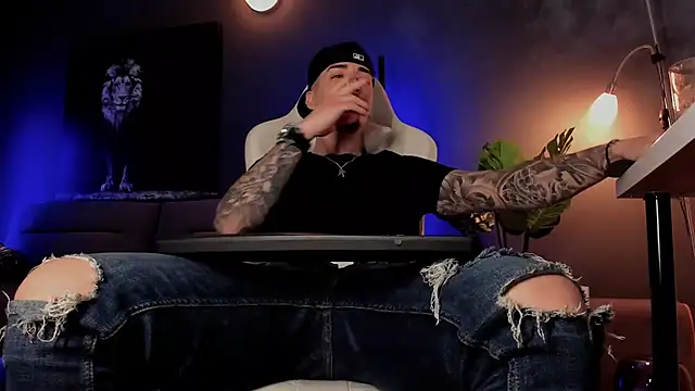 uptomatty online show from March 29, 8:47 am