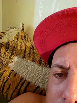 HeteroHotGuy1 online show from October 8, 7:35 am
