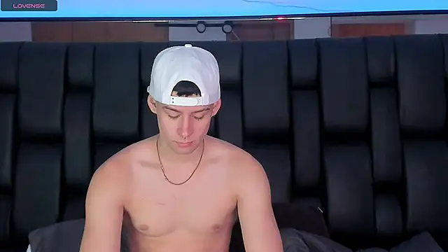 JadeSmiith  online show from February 14, 9:32 pm