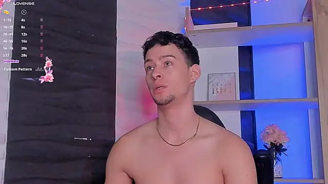 JadeSmiith  online show from December 5, 10:01 pm