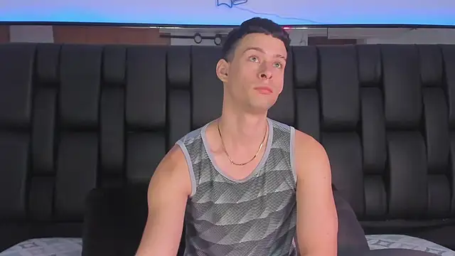 JadeSmiith  online show from February 13, 10:00 pm