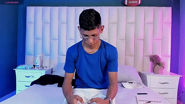 Snapshot of Nick_Collins18 chatting on January 20, 8:29 pm Nick Collins18 online show from January 20, 8:29 pm