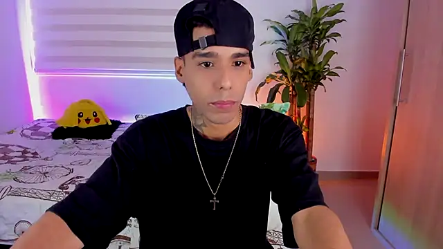 Snapshot of aldrinwhite chatting on October 15, 8:49 pm aldrinwhite online show from October 15, 8:49 pm