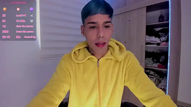 Snapshot of aldrinwhite chatting on March 2, 1:42 pm aldrinwhite online show from March 2, 1:42 pm