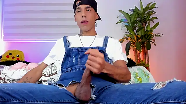 Snapshot of aldrinwhite chatting on October 12, 8:03 pm aldrinwhite online show from October 12, 8:03 pm