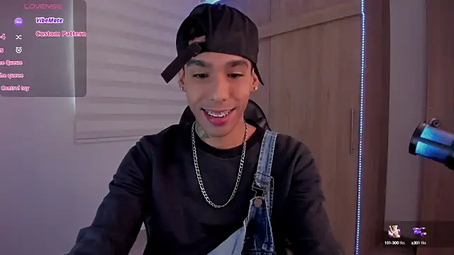 Snapshot of aldrinwhite chatting on January 22, 2:56 pm aldrinwhite online show from January 22, 2:56 pm