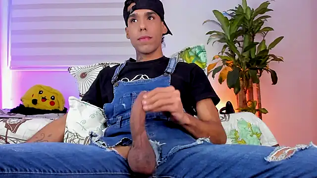 Snapshot of aldrinwhite chatting on October 11, 8:02 pm aldrinwhite online show from October 11, 8:02 pm