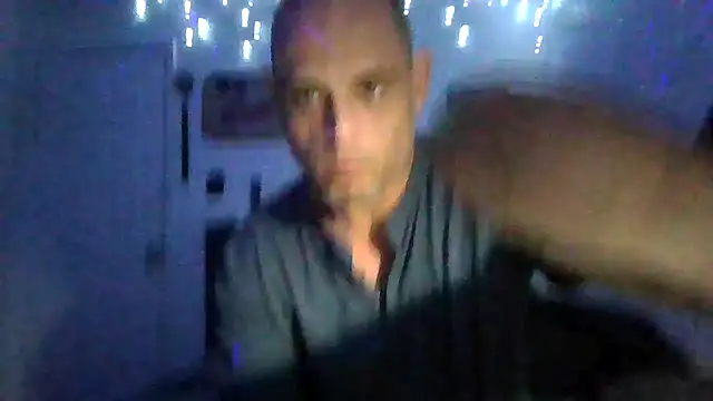 Snapshot of Buffshagswell chatting on February 27, 11:37 pm Buffshagswell online show from February 27, 11:37 pm