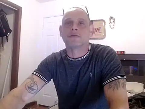 Snapshot of Buffshagswell chatting on December 11, 5:43 pm Buffshagswell online show from December 11, 5:43 pm