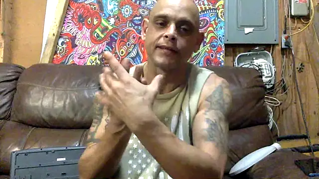 Snapshot of Buffshagswell chatting on October 8, 4:44 pm Buffshagswell online show from October 8, 4:44 pm