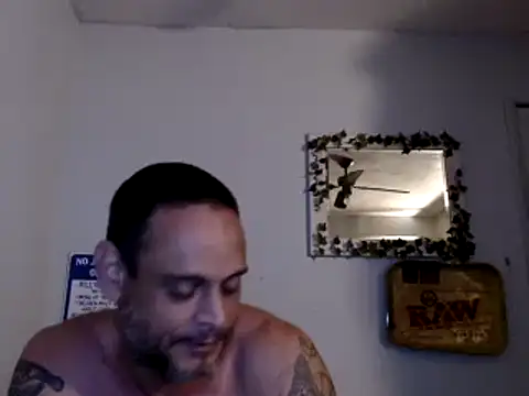 Snapshot of Buffshagswell chatting on December 3, 6:13 am Buffshagswell online show from December 3, 6:13 am