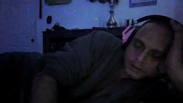 Snapshot of Buffshagswell chatting on February 18, 12:39 pm Buffshagswell online show from February 18, 12:39 pm