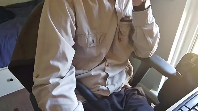 an4y8ot online show from April 22, 12:32 pm