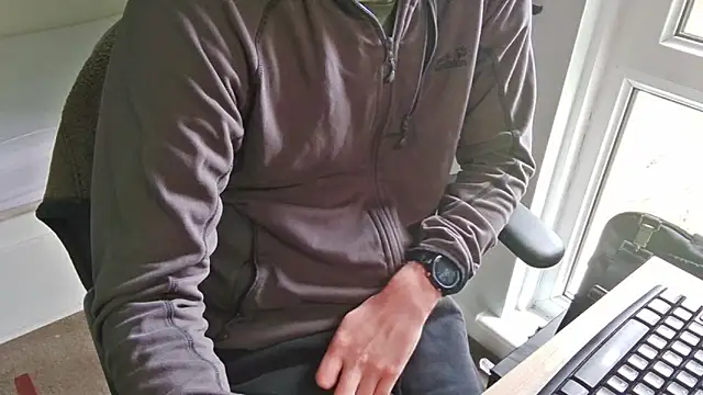 an4y8ot online show from April 27, 8:44 am