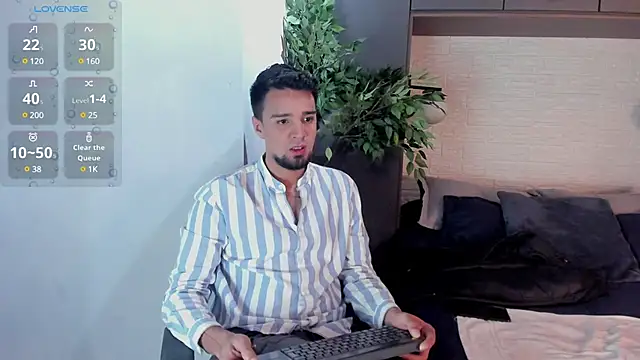 Snapshot of Edward_max chatting on February 16, 3:26 am Edward max online show from February 16, 3:26 am