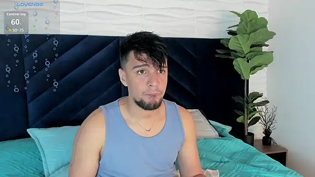 Snapshot of Edward_max chatting on September 9, 4:12 am Edward max online show from September 9, 4:12 am