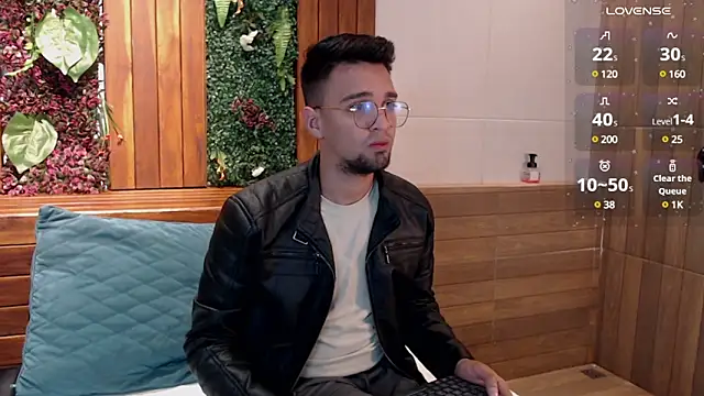 Snapshot of Edward_max chatting on January 25, 3:30 am Edward max online show from January 25, 3:30 am
