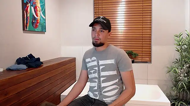Snapshot of Edward_max chatting on February 22, 3:45 am Edward max online show from February 22, 3:45 am