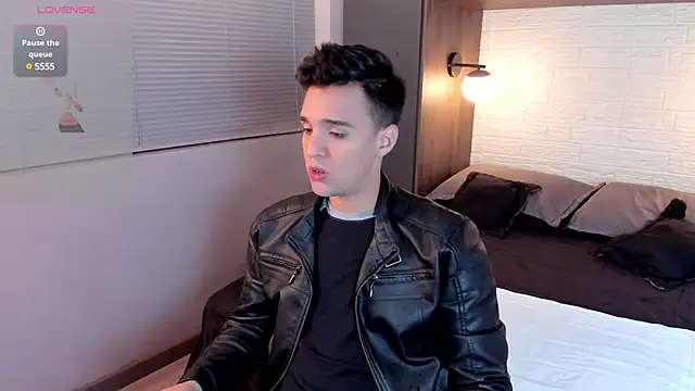 Snapshot of Edward_max chatting on January 3, 2:54 am Edward max online show from January 3, 2:54 am