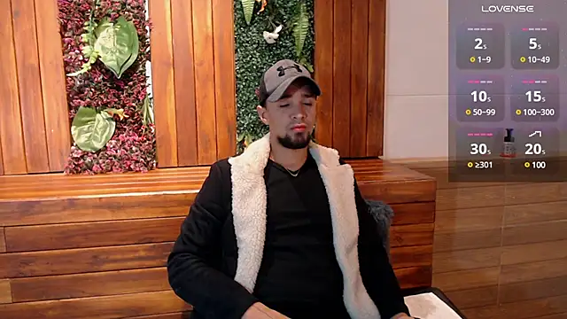 Snapshot of Edward_max chatting on February 17, 3:25 am Edward max online show from February 17, 3:25 am
