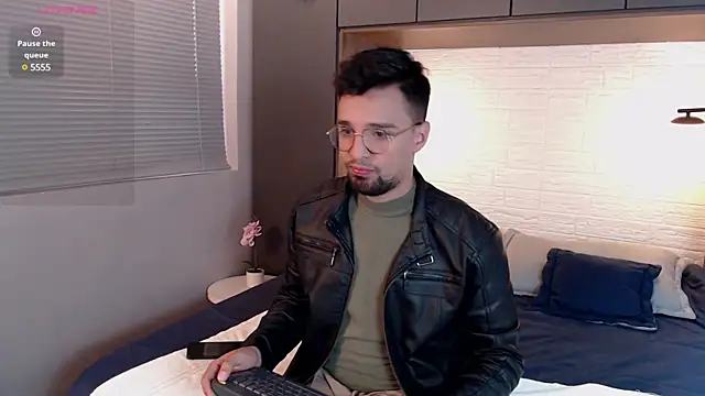 Snapshot of Edward_max chatting on December 27, 9:54 pm Edward max online show from December 27, 9:54 pm