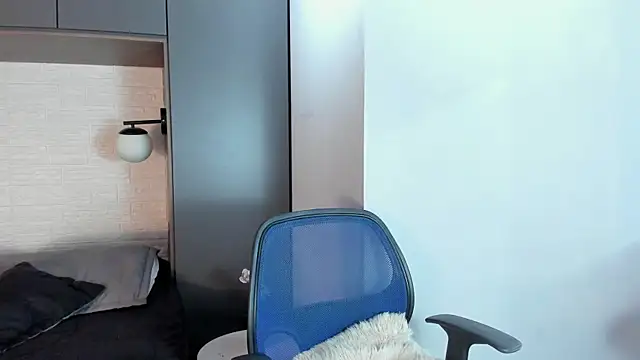 Snapshot of Edward_max chatting on March 14, 3:48 am Edward max online show from March 14, 3:48 am