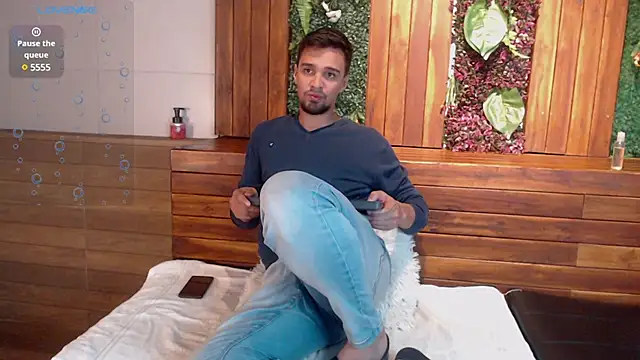 Snapshot of Edward_max chatting on February 3, 3:31 am Edward max online show from February 3, 3:31 am