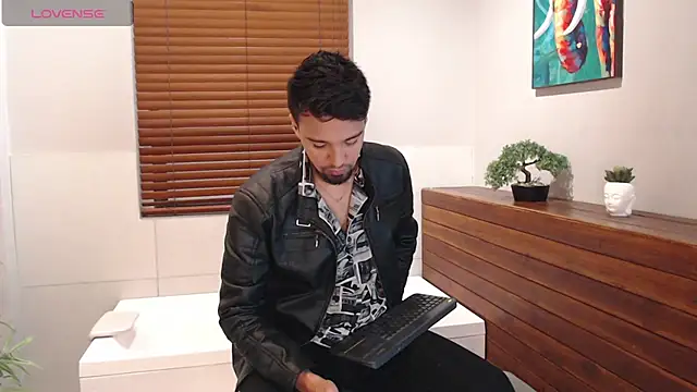 Snapshot of Edward_max chatting on March 22, 3:41 am Edward max online show from March 22, 3:41 am