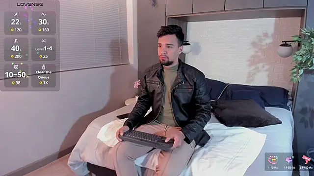 Snapshot of Edward_max chatting on February 9, 3:32 am Edward max online show from February 9, 3:32 am
