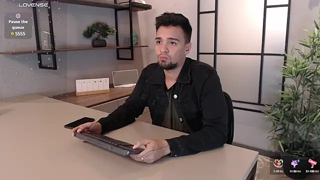 Snapshot of Edward_max chatting on February 1, 3:19 am Edward max online show from February 1, 3:19 am