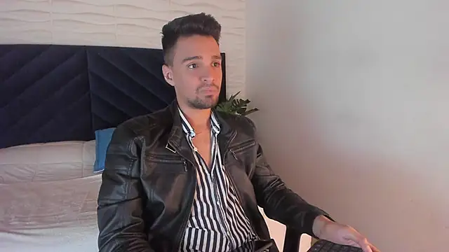 Snapshot of Edward_max chatting on February 24, 10:58 pm Edward max online show from February 24, 10:58 pm