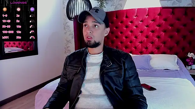 Snapshot of Edward_max chatting on December 9, 4:01 am Edward max online show from December 9, 4:01 am