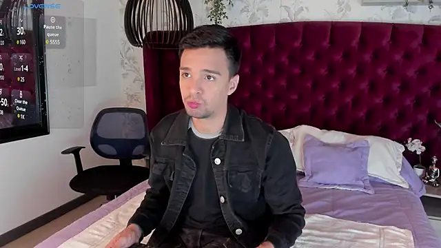 Snapshot of Edward_max chatting on January 10, 3:39 am Edward max online show from January 10, 3:39 am