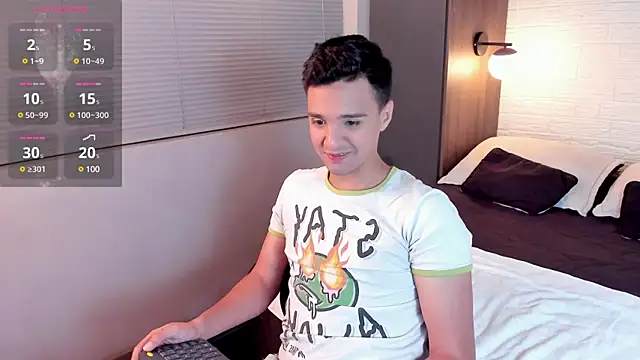 Snapshot of Edward_max chatting on January 5, 3:32 am Edward max online show from January 5, 3:32 am
