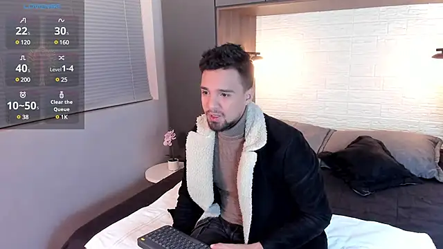 Snapshot of Edward_max chatting on December 31, 3:34 am Edward max online show from December 31, 3:34 am