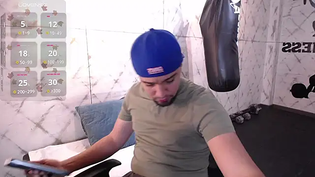 Snapshot of Edward_max chatting on September 13, 3:51 am Edward max online show from September 13, 3:51 am