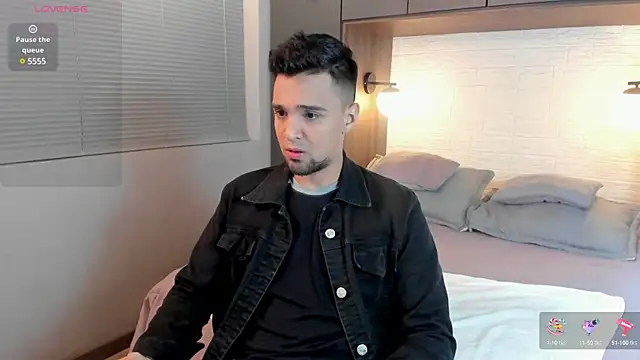 Snapshot of Edward_max chatting on January 23, 3:58 am Edward max online show from January 23, 3:58 am