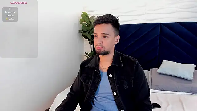 Snapshot of Edward_max chatting on February 2, 12:09 am Edward max online show from February 2, 12:09 am