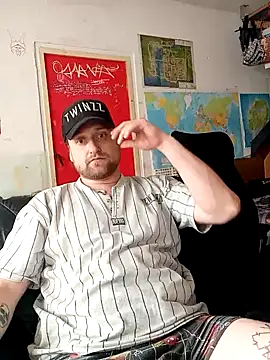 Snapshot of Ozomitro chatting on March 8, 1:44 pm Ozomitro online show from March 8, 1:44 pm