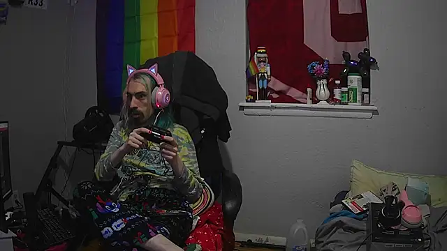 Snapshot of tallnerdyguy chatting on December 22, 4:06 am tallnerdyguy online show from December 22, 4:06 am