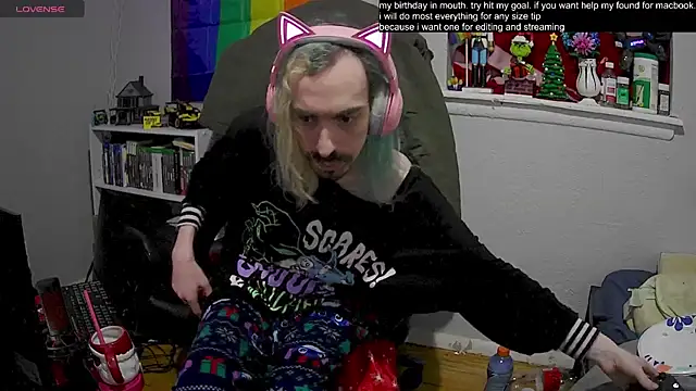 Snapshot of tallnerdyguy chatting on February 1, 3:52 am tallnerdyguy online show from February 1, 3:52 am
