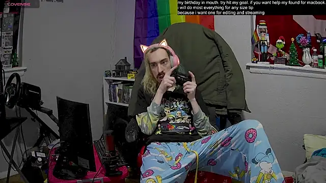 Snapshot of tallnerdyguy chatting on February 6, 3:16 am tallnerdyguy online show from February 6, 3:16 am