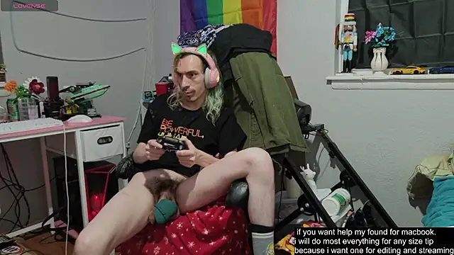 Snapshot of tallnerdyguy chatting on October 15, 3:03 am tallnerdyguy online show from October 15, 3:03 am