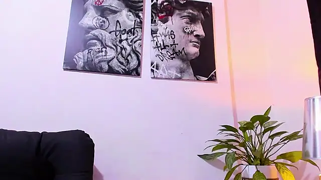 CruzVega online show from February 18, 9:12 pm