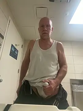 FLSexyGuy online show from April 9, 3:18 pm