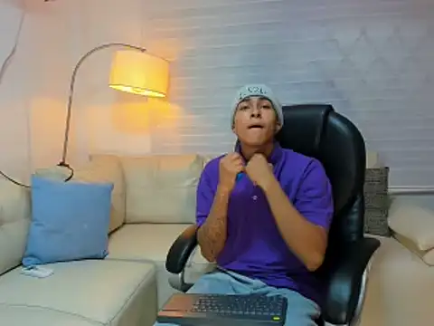 Snapshot of marcus_wills19 chatting on October 3, 3:22 am marcus wills19 online show from October 3, 3:22 am