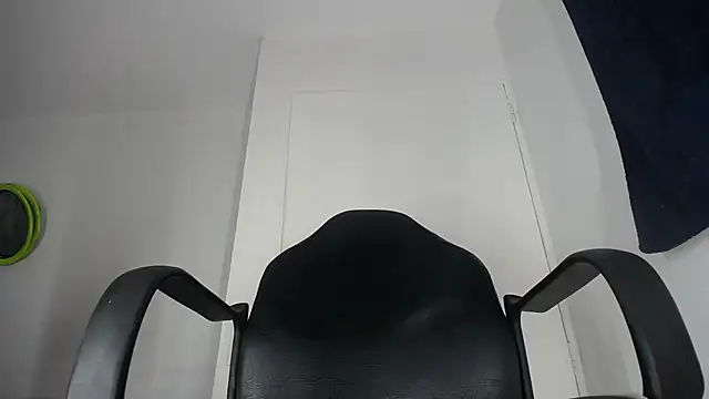 Snapshot of GilberMxx chatting on December 6, 10:27 am GilberMxx online show from December 6, 10:27 am