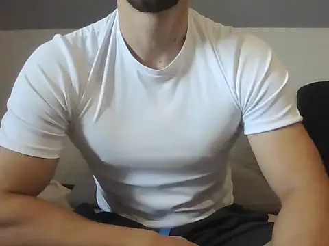 Snapshot of LoveEveryWet chatting on October 31, 9:01 am LoveEveryWet online show from October 31, 9:01 am